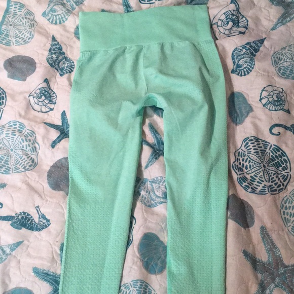 XS GymShark vital bright green set - Picture 7 of 8